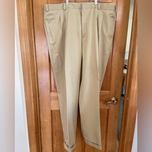 Men’s LL BEAN Pleat Front, Cuffed Hem Chino Pants